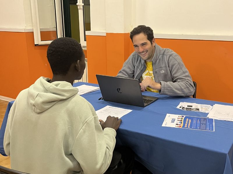 accoglienza casa scalabrini Volontari e migranti durante un progetto di accoglienza integrale ASCS
